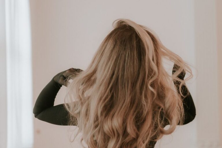how to reduce frizz while styling